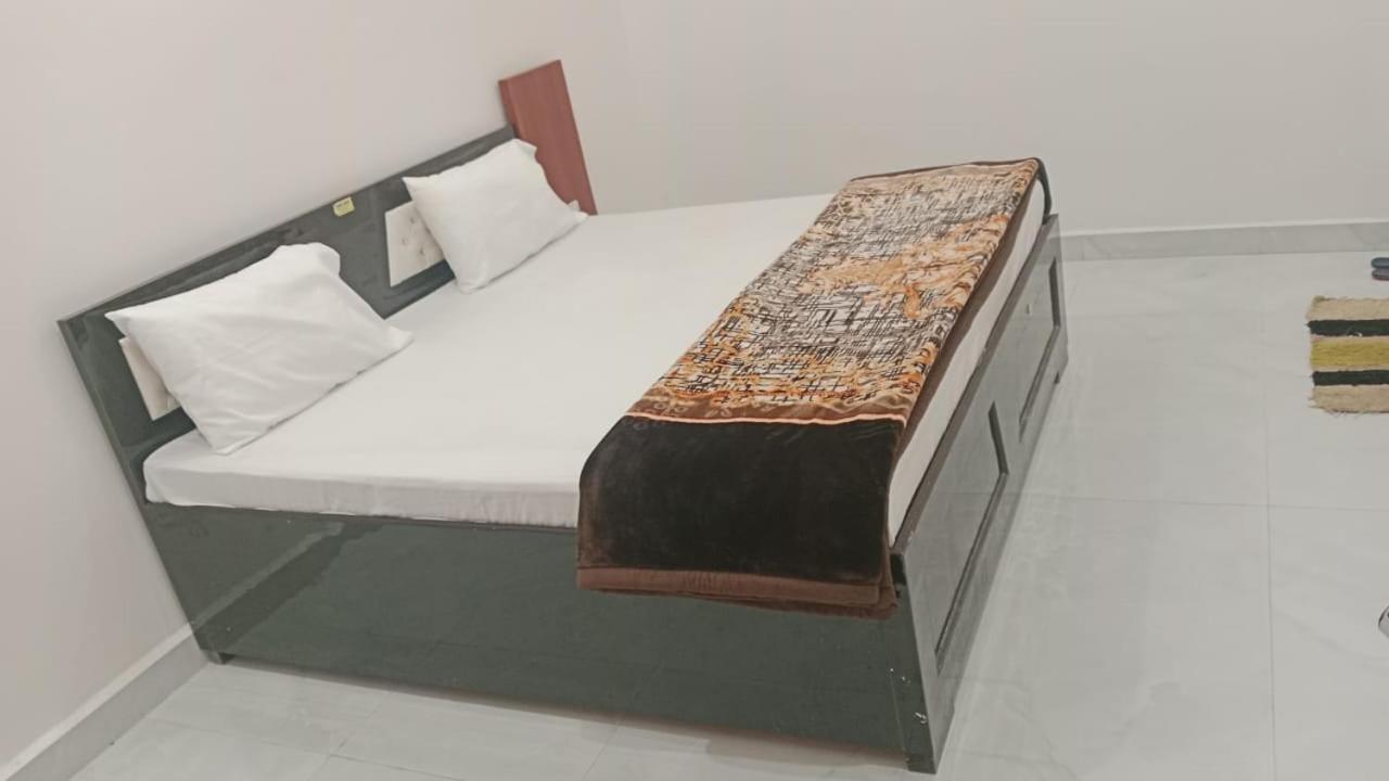 Rudra Prabha Guest House Ayodhya المظهر الخارجي الصورة